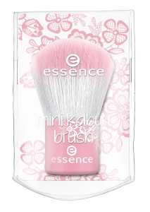 ess. mini kabuki brush